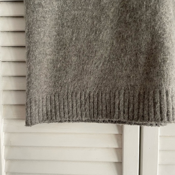 ZARA | Women’s Sweater Vest - Picture 3 of 6